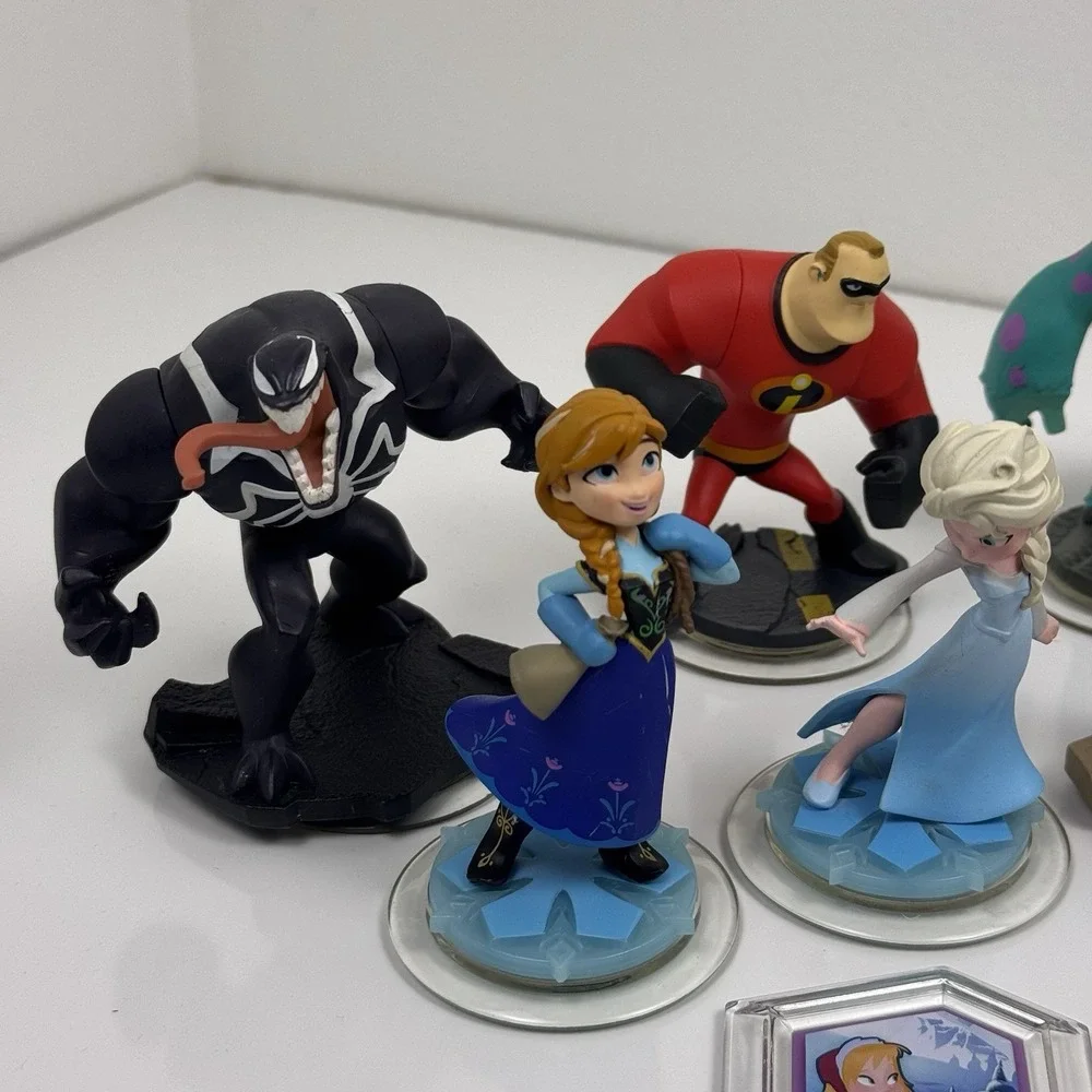 Disney Infinity Mixed Lot Marvel Frozen Pirates Incredibles  Video Games & Dock